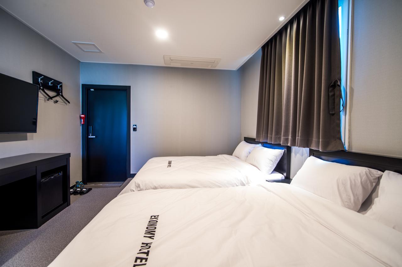 Ekonomy Hotel Jeongseon Exteriör bild
