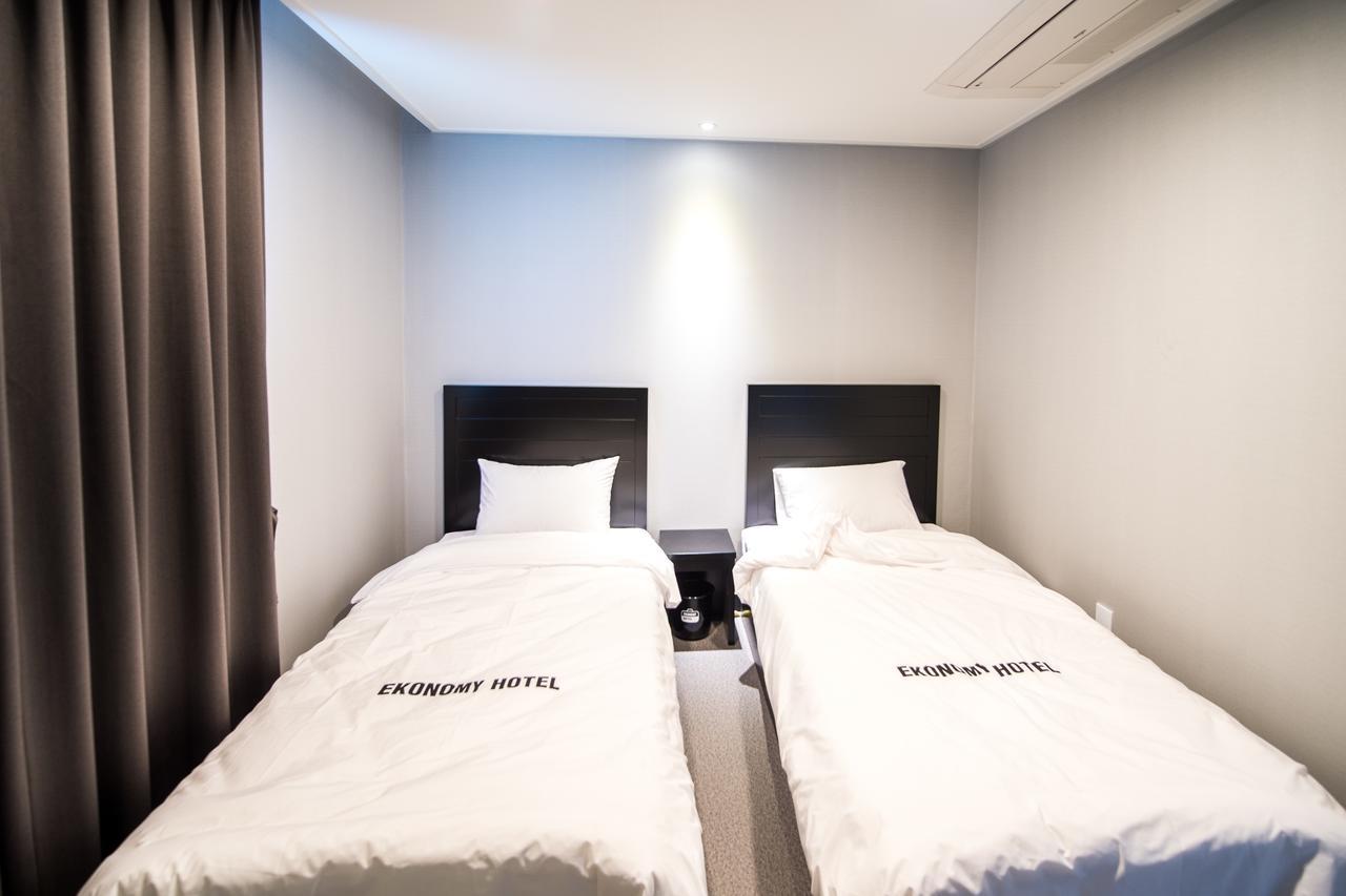 Ekonomy Hotel Jeongseon Exteriör bild
