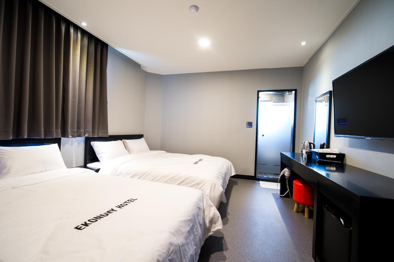 Ekonomy Hotel Jeongseon Exteriör bild
