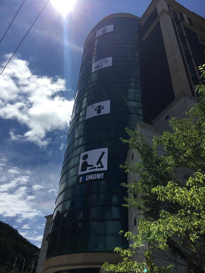 Ekonomy Hotel Jeongseon Exteriör bild